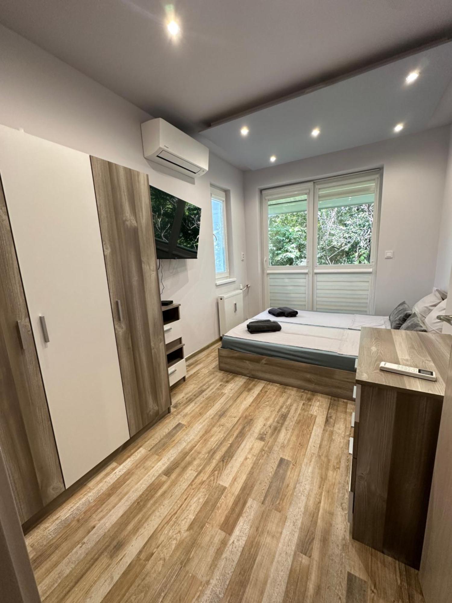 Central Vista Apartment By Mit Szófia Kültér fotó